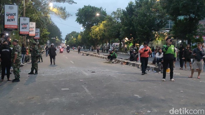 Situasi demo di kawasan Mako Brimob, Manahan, Solo, Jumat (29/8/2025).