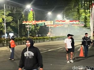 Situasi Ricuh di Solo Malam Ini, Massa di Gladak Mundur hingga Slamet Riyadi