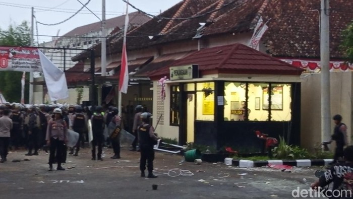 Situasi demo yang sempat ricuh di Kota Magelang, Jumat (29/8/2025).