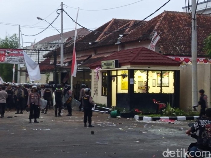 Situasi demo yang sempat ricuh di Kota Magelang, Jumat (29/8/2025).