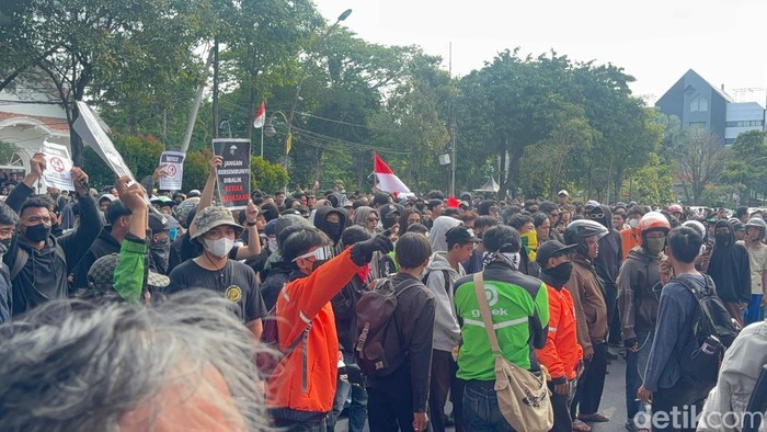Demo ojol di Surabaya