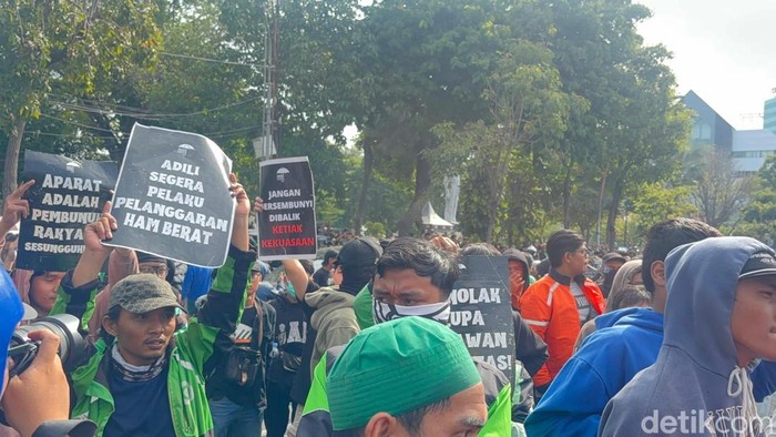 Demo ojol di Surabaya
