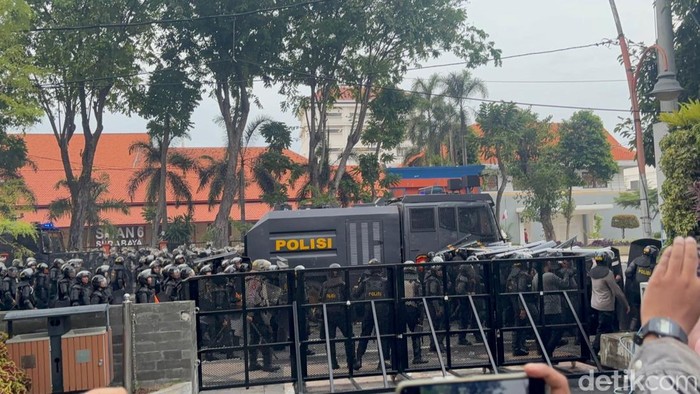Demo ojol di Surabaya