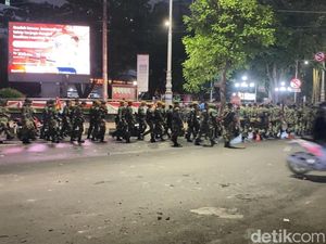 Massa Demo di Jalan Pahlawan Semarang Mulai Bubar
