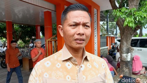 Dirreskrimum Polda NTB Kombes Syarif Hidayat di depan masjid Polda NTB, Jumat (29/8/2025)