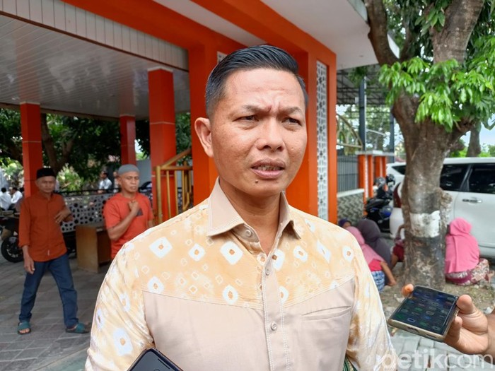 Dirreskrimum Polda NTB Kombes Syarif Hidayat di depan masjid Polda NTB, Jumat (29/8/2025)