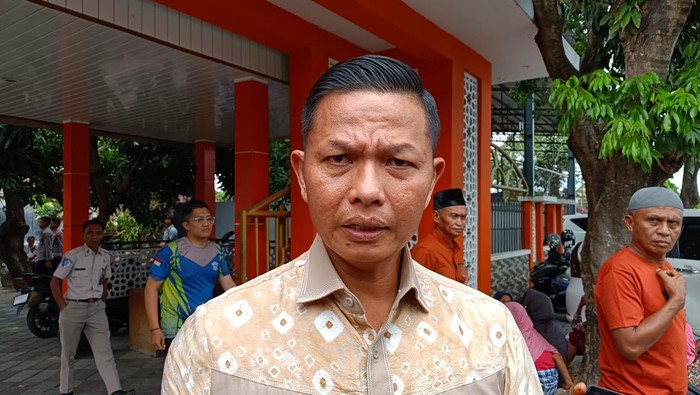 Dirreskrimum Polda NTB, Kombes Syarif Hidayat, saat diwawancara di depan masjid Polda NTB, Jumat (29/8/2026/5). (Abdurrasyid Efendi/detikBali)