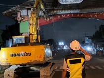 Terdampak Pelebaran Jalan, Gapura Selamat Datang Bantul Dirobohkan