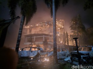 Kronologi Gedung DPRD Makassar Dibakar Usai Rapat Paripurna Versi Legislator