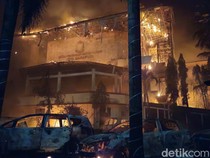 Gedung DPRD Makassar Dibakar Massa Saat Rapat Paripurna, Walkot Dievakuasi