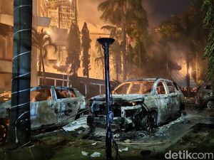 Kebakaran Gedung DPRD Makassar, 1 Orang Tewas Usai Terjebak di Lantai 4