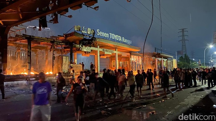 Halte TransJakarta Senen, Jakarta Pusat