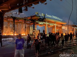 7 Halte TransJakarta Dibakar saat Demonstrasi, Ini Daftarnya