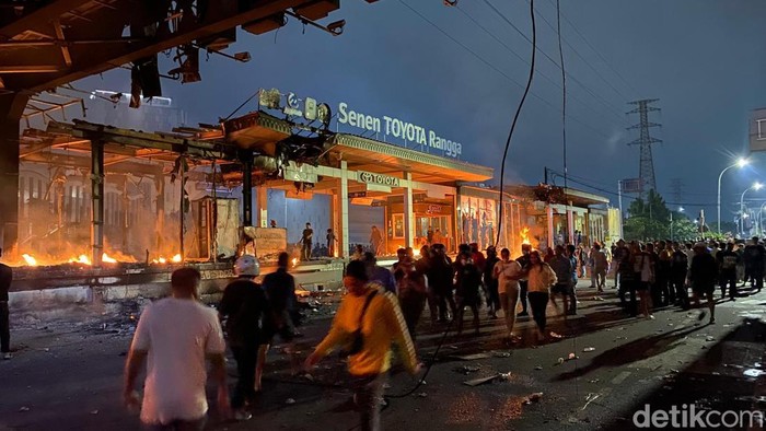 Halte TransJakarta Senen, Jakarta Pusat