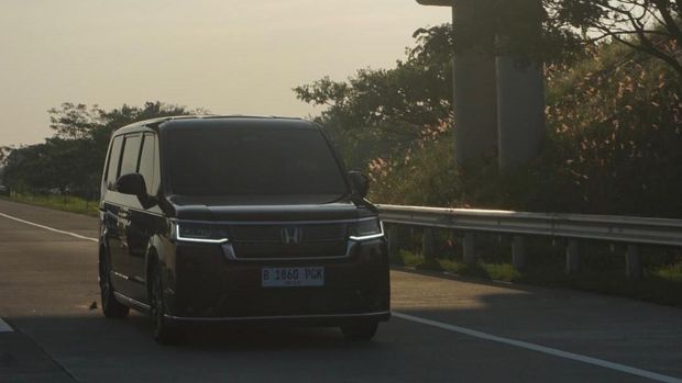 Honda Step Wgn Hybrid