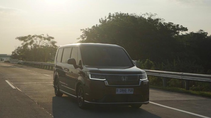 Honda Step Wgn Hybrid