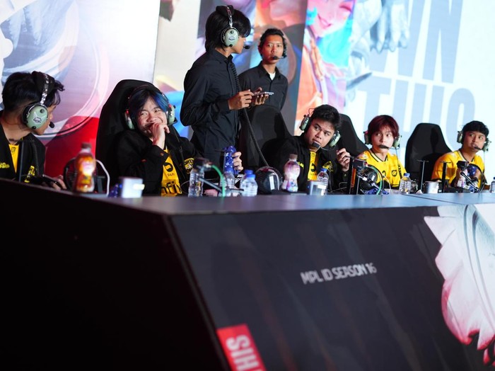 Babak reguler season Mobile Legends: Bang Bang Professional League Indonesia (MPL ID) S16 pekan kedua, dimulai hari ini. Onic akan kembali bermain, dan kali ini, berhadapan dengan Geek Fam.
