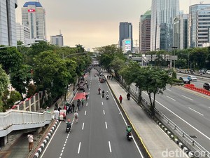 Demo Depan Polda Metro, Jalan Gatot Subroto Arah Slipi Ditutup