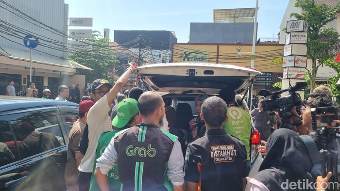 Jenazah Affan Kurniawan Diberangkatkan ke TPU Karet Bivak