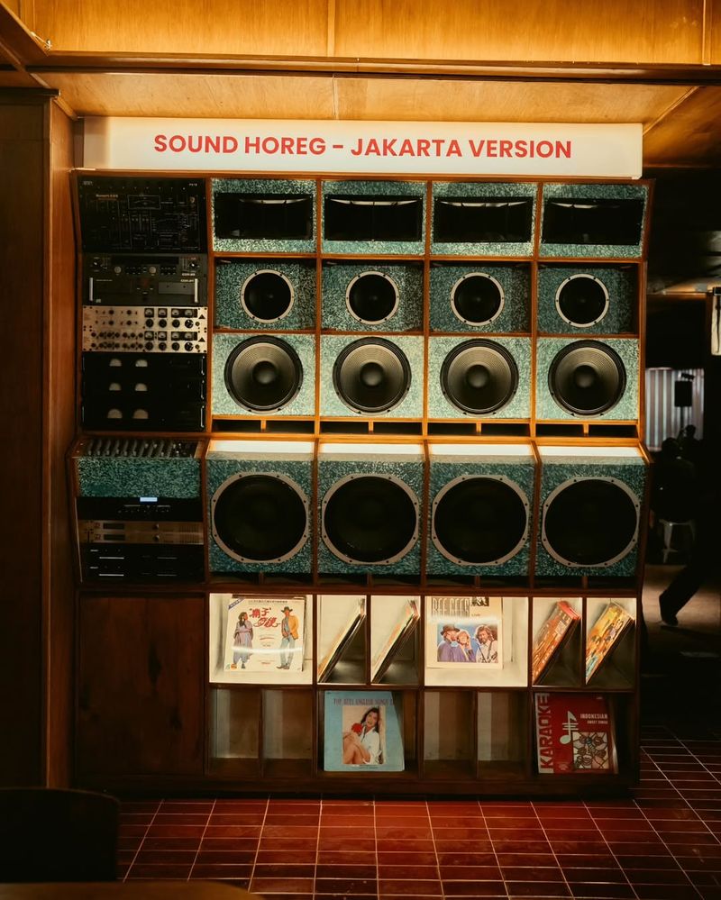 Kafe kalcer di Tebet.