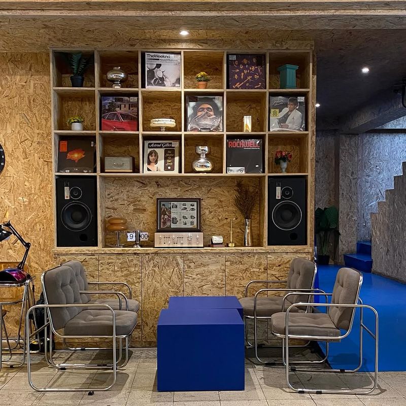 Kafe kalcer di Tebet.