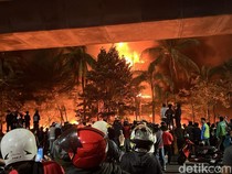 17 Pendemo Didakwa Pembakaran-Pencurian di Gedung DPRD Makassar-DPRD Sulsel