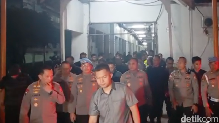 Kapolri Jenderal Listyo Sigit Prabowo di RSCM, Jakarta Pusat, Jumat (29/8/2025) dini hari.