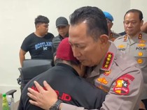 Video: Kapolri Temui Keluarga Korban Ojol yang Tewas Dilindas Mobil Brimob