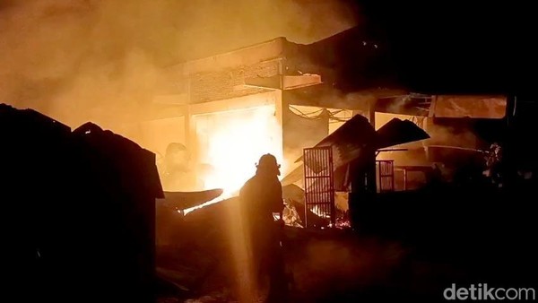 Pasar Pandaan Terbakar Puluhan Kios Ludes