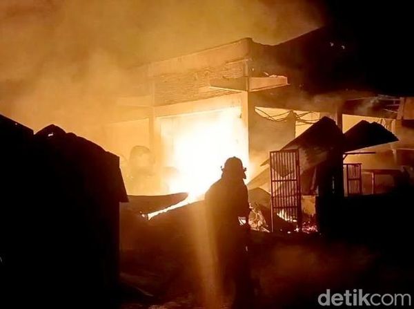 Pasar Pandaan Terbakar Puluhan Kios Ludes