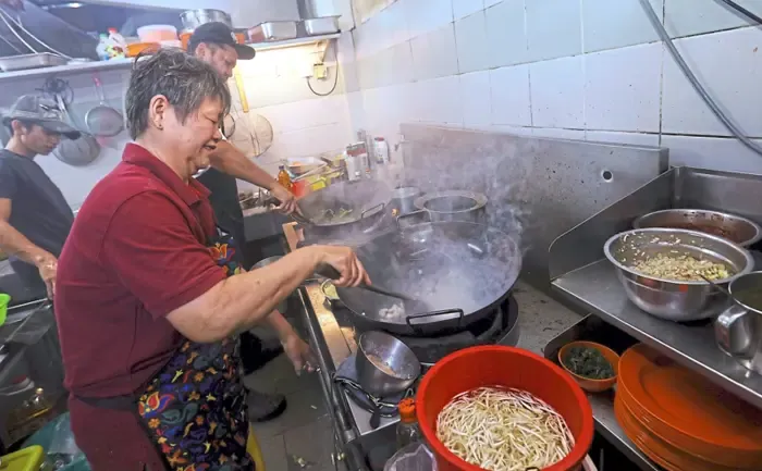 Penerusnya Mualaf, Kedai Legendaris Ini Berhenti Jual Menu Babi