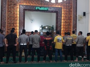 Polisi di Kota Batu Gelar Salat Gaib untuk Affan Kurniawan