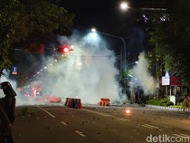Pertolongan yang Dapat Dilakukan jika Terkena Gas Air Mata