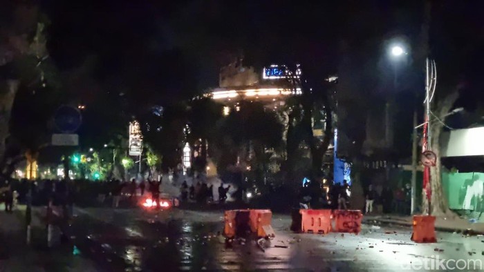 Kericuhan kembali terjadi di sekitar Jalan Panglima Sudirman, Surabaya