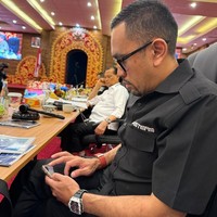 Salah satunya, Richard Mille RM 11-03, model populer dengan desain skeleton dial yang sporty dan futuristik. Jam ini memiliki harga pasaran mulai dari Rp 3 miliar hingga belasan miliar, tergantung material dan edisi khususnya. (Foto: Instagram/@ahmadsahroni88)