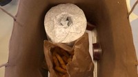 Restoran taco ala Korea ini punya cara unik melayani pelanggan. Setiap pesanan yang dibungkus, pengunjung dapat satu gulung tisu toilet di dalamnya.