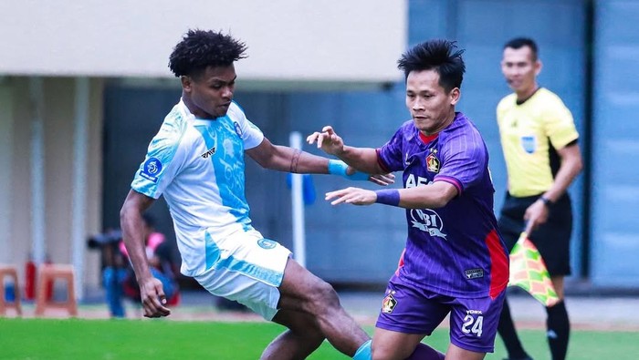 Laga PSBS Biak vs Persik Kediri