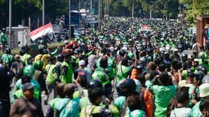 Rombongan Ojol Hijaukan Jalanan-TPU Karet Bivak Antar Jenazah Affan