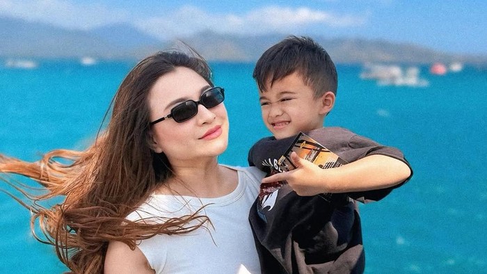 Liburannya Nathalie Holscher di Lombok