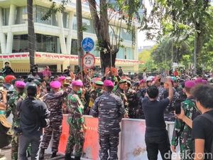 Video: TNI Turun Tangan, Massa di Mako Brimob Membubarkan Diri