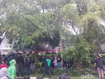 Demo di Depan DPRD Jabar Ricuh, Polisi Imbau Massa Kondusif