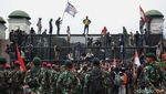 Massa Demo Sempat Jebol Gerbang DPR, Ditenangkan TNI