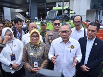 Menko Zulhas Salurkan 5 Ton Beras & Alsintan ke Petani Kebumen