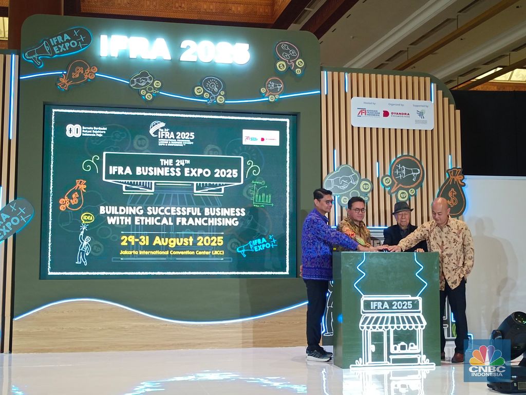 Menteri Perdagangan (Mendag) Budi Santoso  dalam Opening Ceremony the 24th International Franchise, Licence, and Business Concept Expo and Conference (IFRA) 2025 di JCC Senayan, Jakarta, Jumat (29/8/2025) (Martyasari Rizky/ CNBC Indonesia)