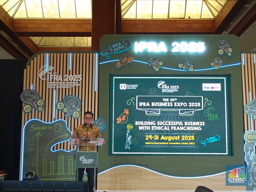 Menteri Perdagangan (Mendag) Budi Santoso  dalam Opening Ceremony the 24th International Franchise, Licence, and Business Concept Expo and Conference (IFRA) 2025 di JCC Senayan, Jakarta, Jumat (29/8/2025) (Martyasari Rizky/ CNBC Indonesia)