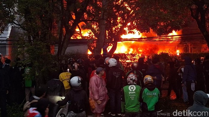 Mess MPR RI yang terbakar di Jalan Diponegoro, Kota Bandung