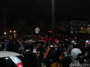 Demo di Polda DIY Ricuh, Polisi Tembakkan Gas Air Mata