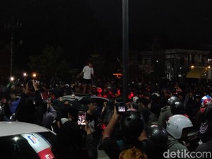Demo di Polda DIY Ricuh, Polisi Tembakkan Gas Air Mata