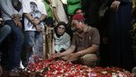 Momen Mengharukan, Ribuan Ojol Antar Jenazah Affan Kurniawan ke Peristirahatan Terakhir