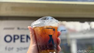 Ada Es Kopi Segar Ngumpet di Tengah Gedung-gedung Sudirman